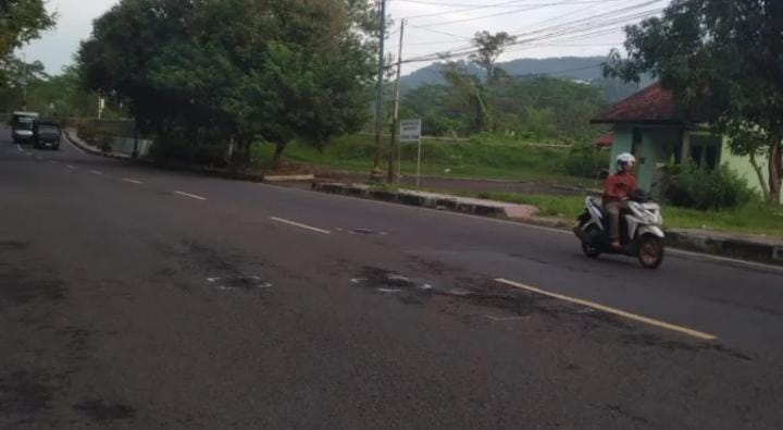 Hati-hati! Ini Titik Jalan Berlubang di Kota Banjar yang Membahayakan Pengendara