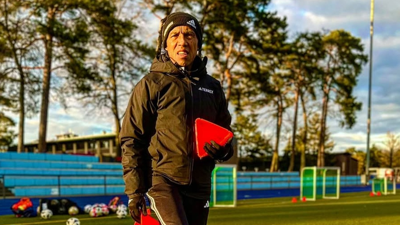 Mantan Pemain Ajax Amsterdam Gabung Timnas Indonesia? Ini Kata Arya Sinulingga