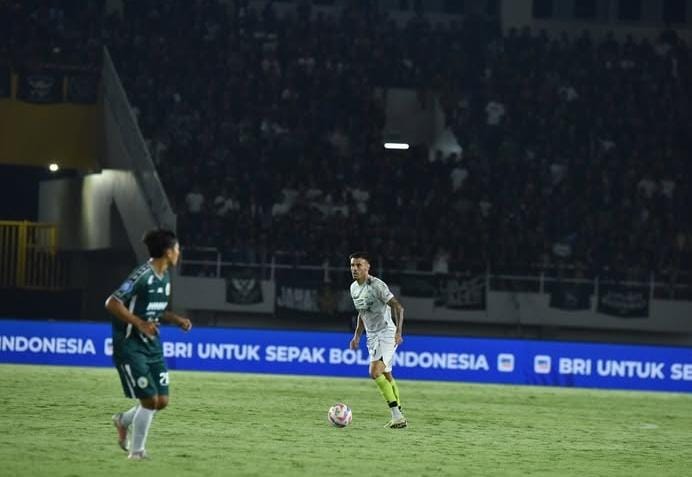 Bersama Marc Klok, Tyronne del Pino Kembali Harumkan Nama Persib di Pekan ke-13