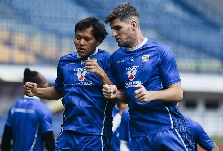 Liga 1 2024-2025: Saksikan Live Streaming Persib vs Persita di GBLA Malam Ini Pukul 19.00 WIB, Resmi!