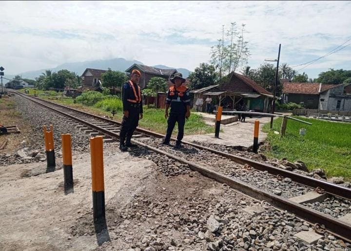 PT KAI Tutup Perlintasan Liar, Ini Bahayanya Jika Masyarakat Membuka Perlintasan Sembarangan