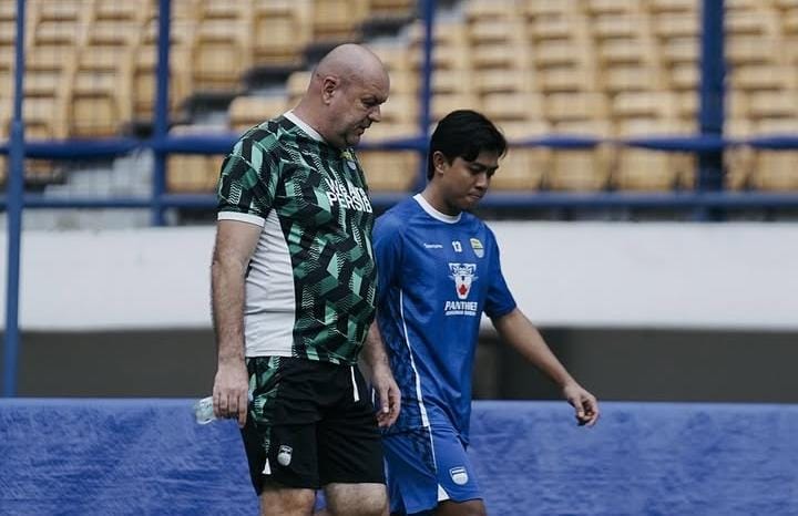 Pelatih Persib Puji Kekuatan Dewa United, Tapi Nyatakan Siap Tempur, Gervane Kastaneer Debut?