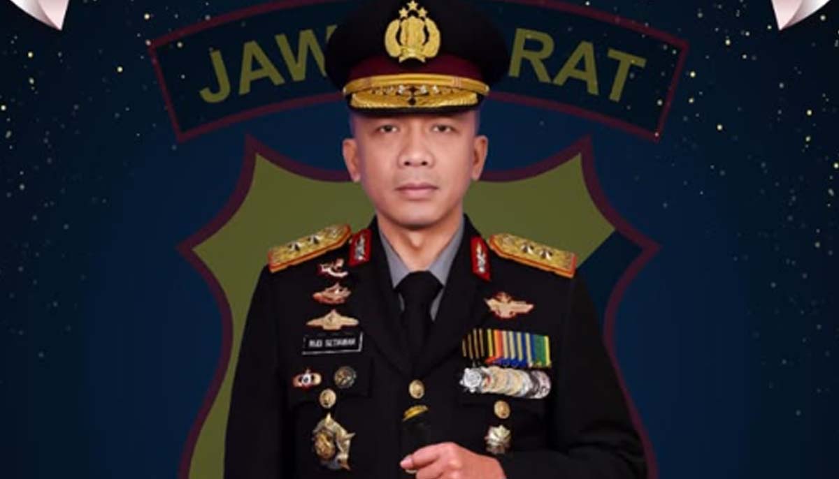 Dansat Brimob Polda Jabar Sambut Kedatangan Kapolda Baru Irjen Pol Rudi Setiawan
