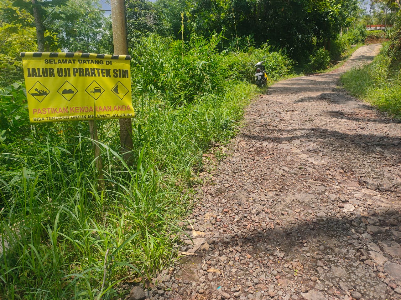 Tak Kunjung Diperbaiki, Warga Tagih Perbaikan Jalan Kuta Agung ke Pemdes Budiasih Ciamis