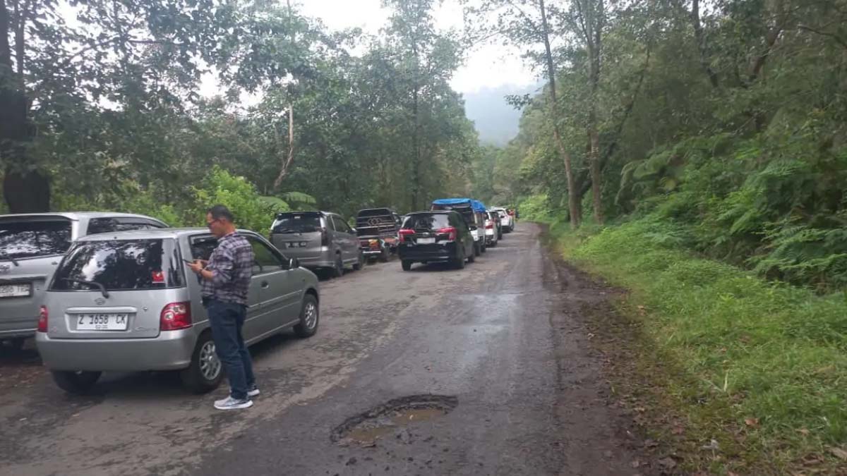 Kawasan Wisata Garut Dipadati Pengunjung Saat Libur Panjang Waisak, Polisi Perketat Pengamanan