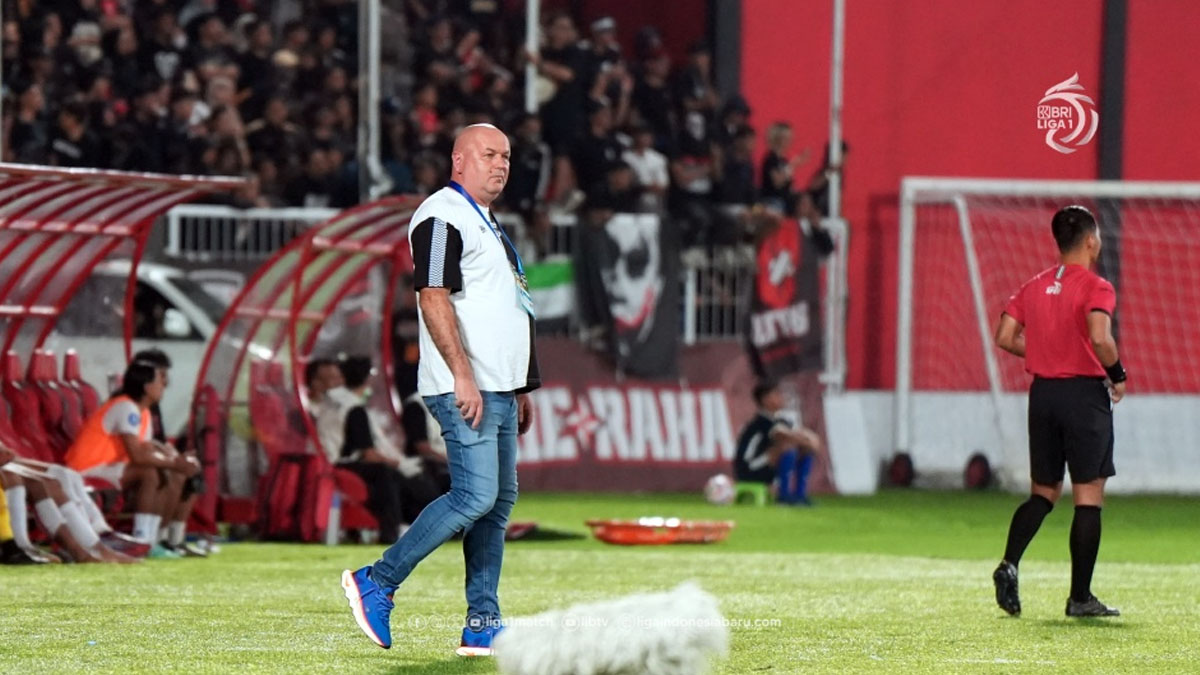 Persib Bisa Rayakan Juara Sambil Ngopi di Kafe? Laga Persik vs Persebaya Sangat Menentukan