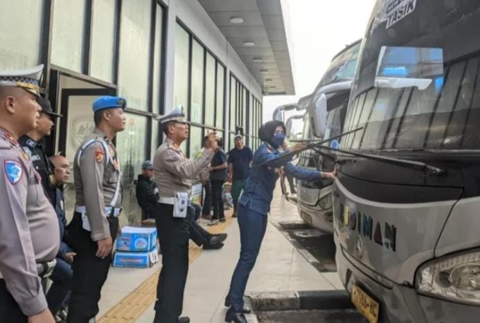 Jelang Nataru 2024/2025, Satlantas Polres Banjar Bersama Dishub Lakukan Ramp Check pada Kendaraan Umum