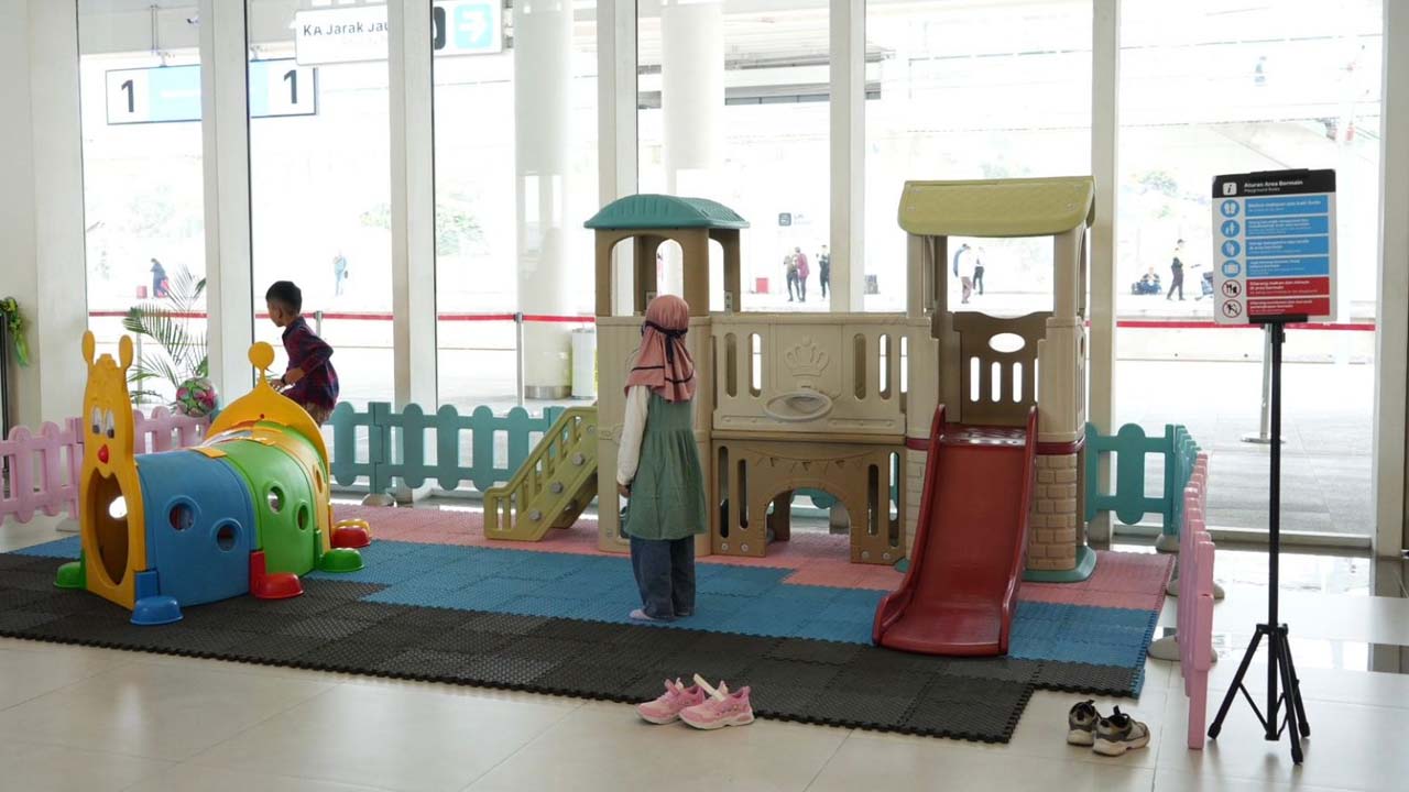 Anak Usia Ini Naik Whoosh Gratis, KCIC Tambah Loket Jelang Libur Panjang