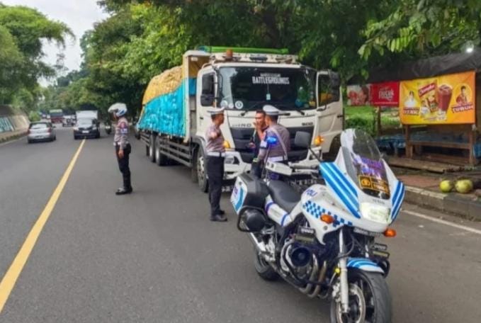 Polres Banjar Tindak Kendaraan Besar yang Melintas di Kota Banjar Selama Libur Nataru 2024/2025