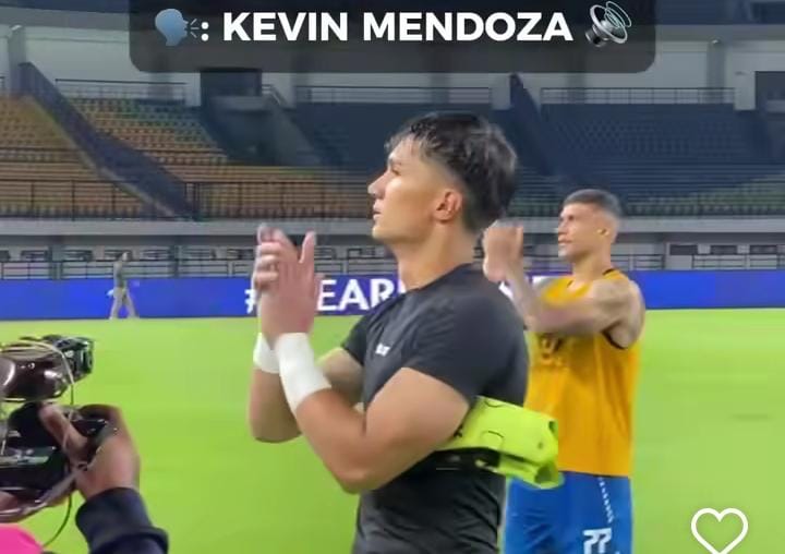 Kevin Mendoza Catat Cleansheet Pertama di Stadion GBLA, Aksinya Bikin Striker Borneo FC Frustasi