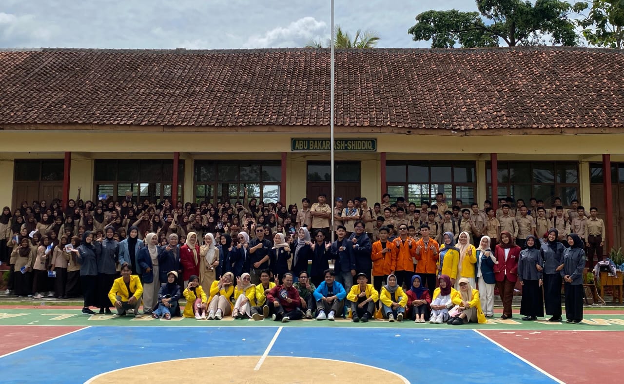 Siswa-siswi di Tasikmalaya Ikuti Acara Sosialisasi Kampus, Hadir Mahasiswa dari Berbagai Universitas