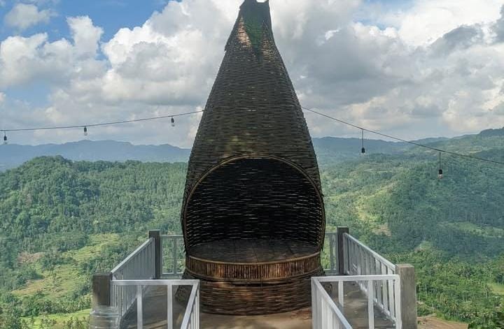 Puncak Bangku Ciamis, Spot Wisata di Atas Awan, Cocok Banget untuk Liburan Sekolah dan Tahun Baru