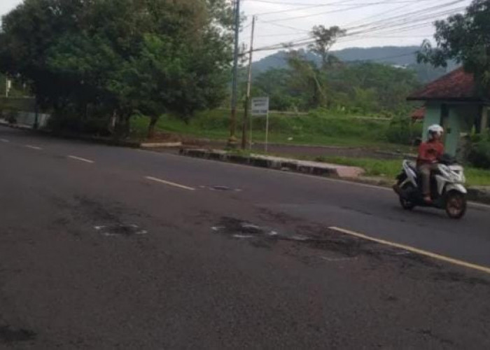 Hati-hati! Ini Titik Jalan Berlubang di Kota Banjar yang Membahayakan Pengendara