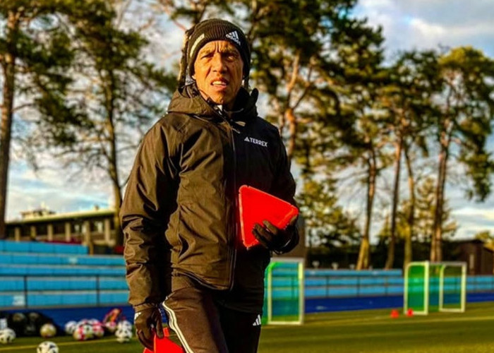 Mantan Pemain Ajax Amsterdam Gabung Timnas Indonesia? Ini Kata Arya Sinulingga