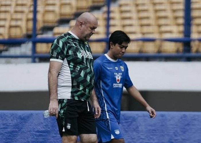 Pelatih Persib Puji Kekuatan Dewa United, Tapi Nyatakan Siap Tempur, Gervane Kastaneer Debut?