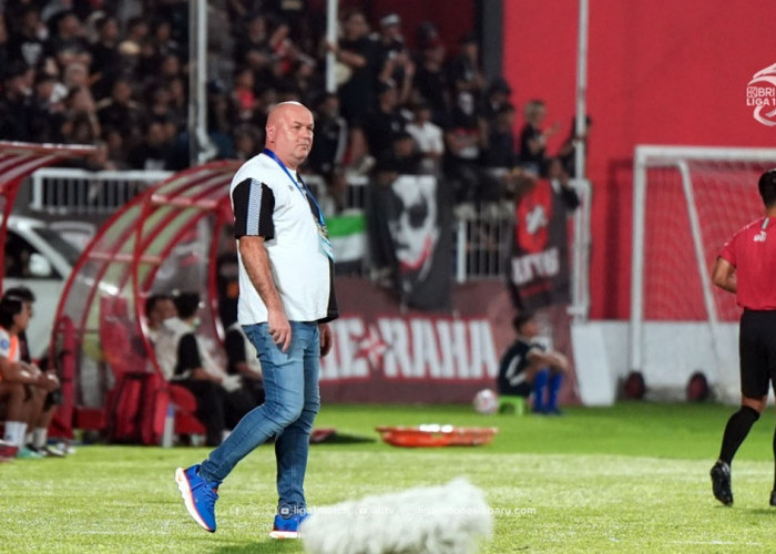 Persib Bisa Rayakan Juara Sambil Ngopi di Kafe? Laga Persik vs Persebaya Sangat Menentukan