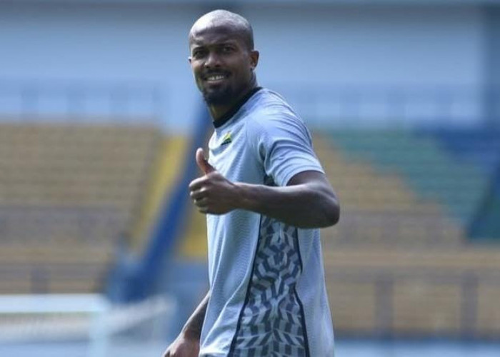 Berpotensi Jadi Starter pada Laga Persib Lawan Arema FC, Gervane Kastaneer Mengaku Lebih Siap