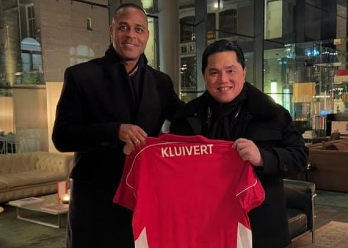 Perkenalkan Jersey Baru Timnas Indonesia ke Patrick Kluivert, Erick Thohir Bicarakan Harapan Baru