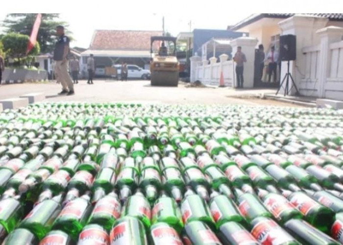 Operasi Penyakit Masyarakat di Pangandaran Kumpulkan 3.500 Botol Miras, Langsung Dimusnahkan Polisi