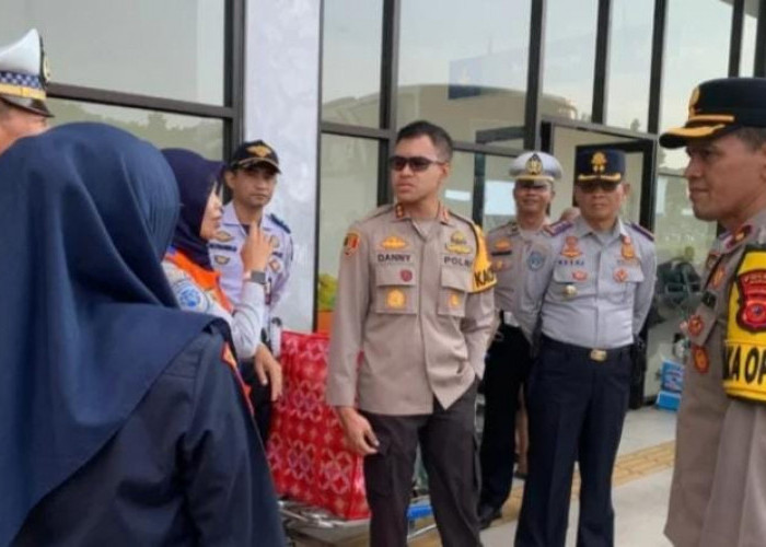 Petugas Gabungan Lakukan Pengecekan Kendaraan Bus dan Pengemudi di Terminal Tipe A Kota Banjar